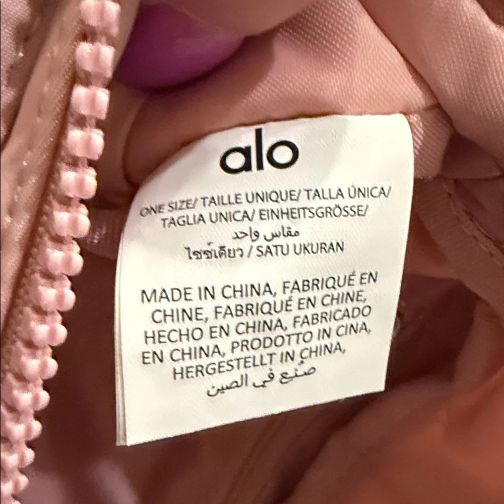 ALO YOGA | ✨NWOT✨ Explorer Fanny Pack in Ballet Pink